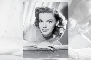 Judy-Garland72 Black and white photo of a young Judy Garland