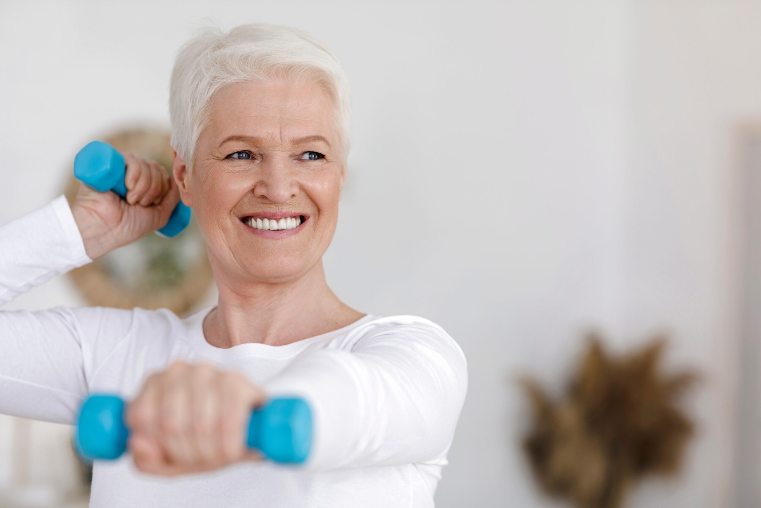 woman lifting weights